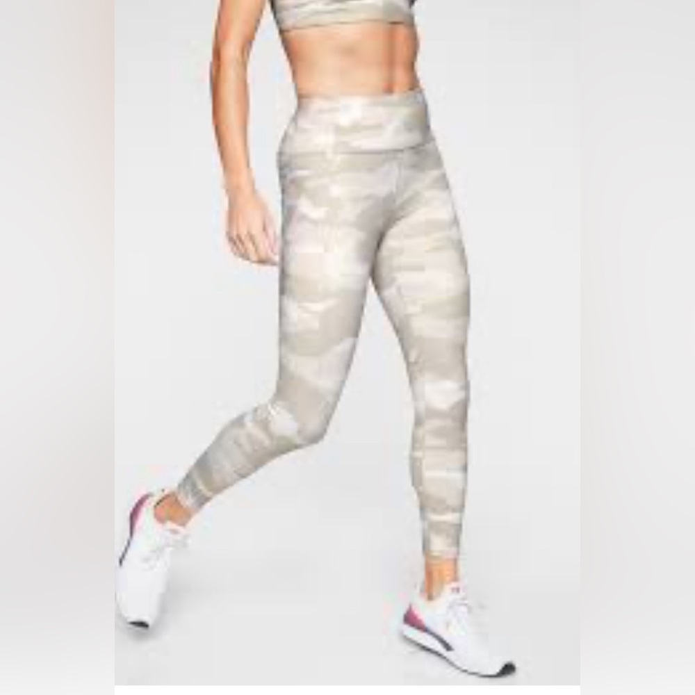 NWOT Ultimate Camo 7/8 Tight Sz. Small